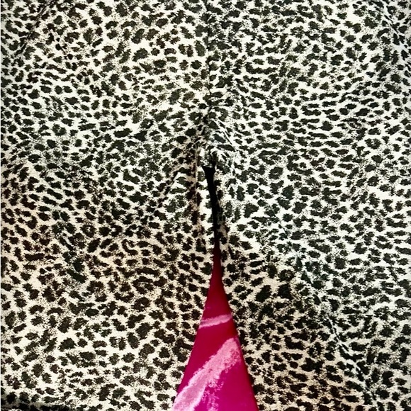 Gorgeous leopard print jeans - Picture 2 of 3